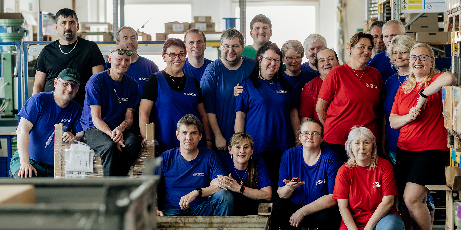 Pracovní tým OZP při montáži komponent